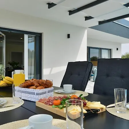 Jomani With Heated Pool And Whirpool * Bibinje