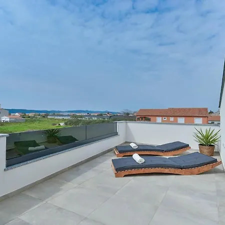 Jomani With Heated Pool And Whirpool Bibinje