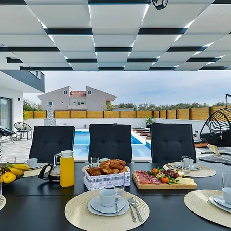 Jomani With Heated Pool And Whirpool * Bibinje